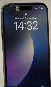 fissure-ecran-iphone-17-proche-capteur