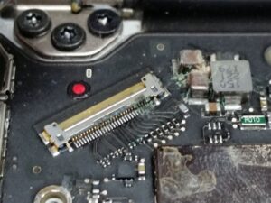 inspection-raccordements-carte-mere-macbook
